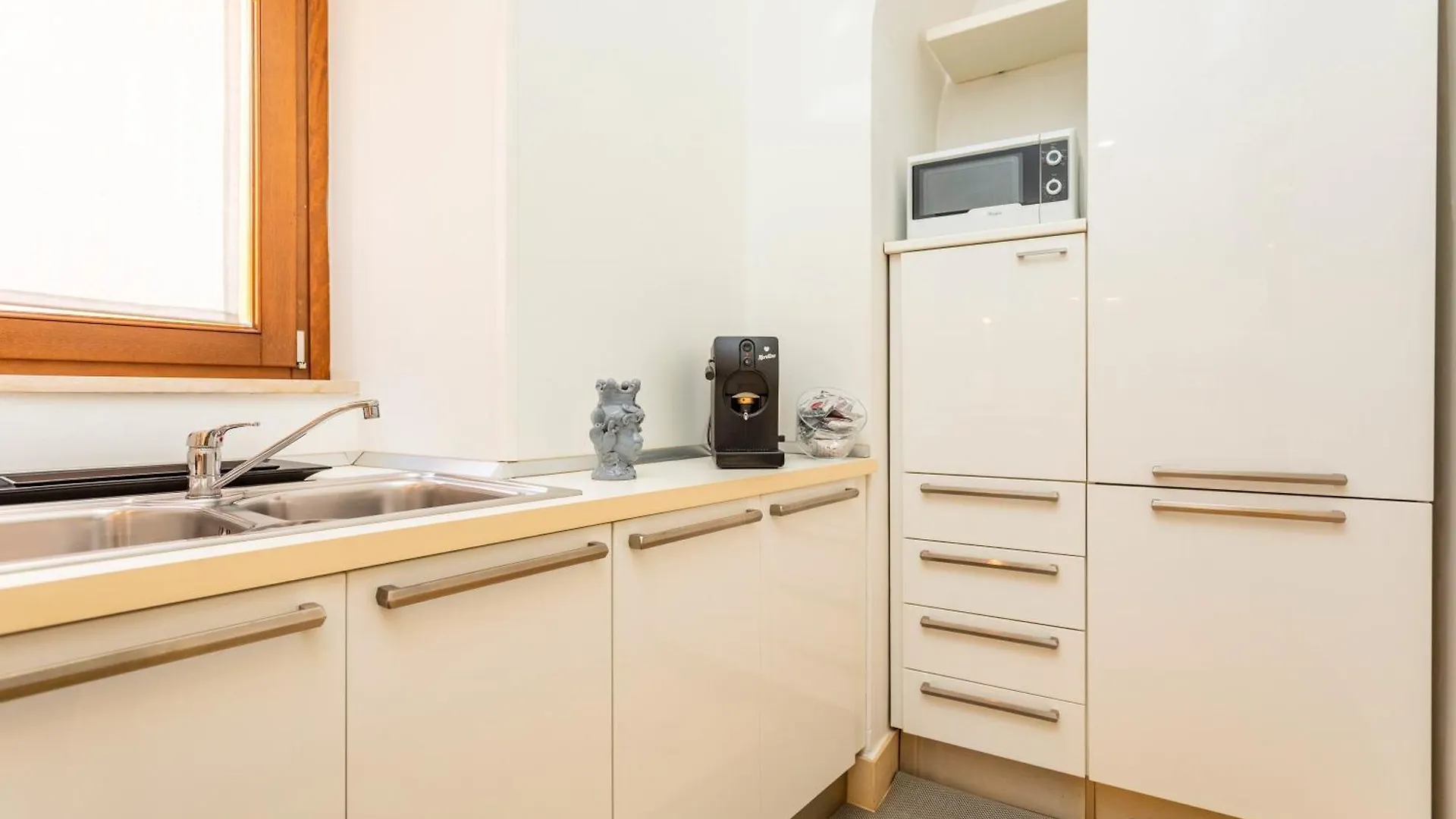 Etnart Gallery House كاتانيا إيطاليا