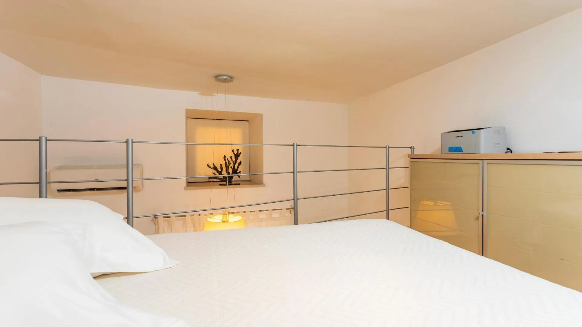 Etnart Gallery House كاتانيا 0*,
