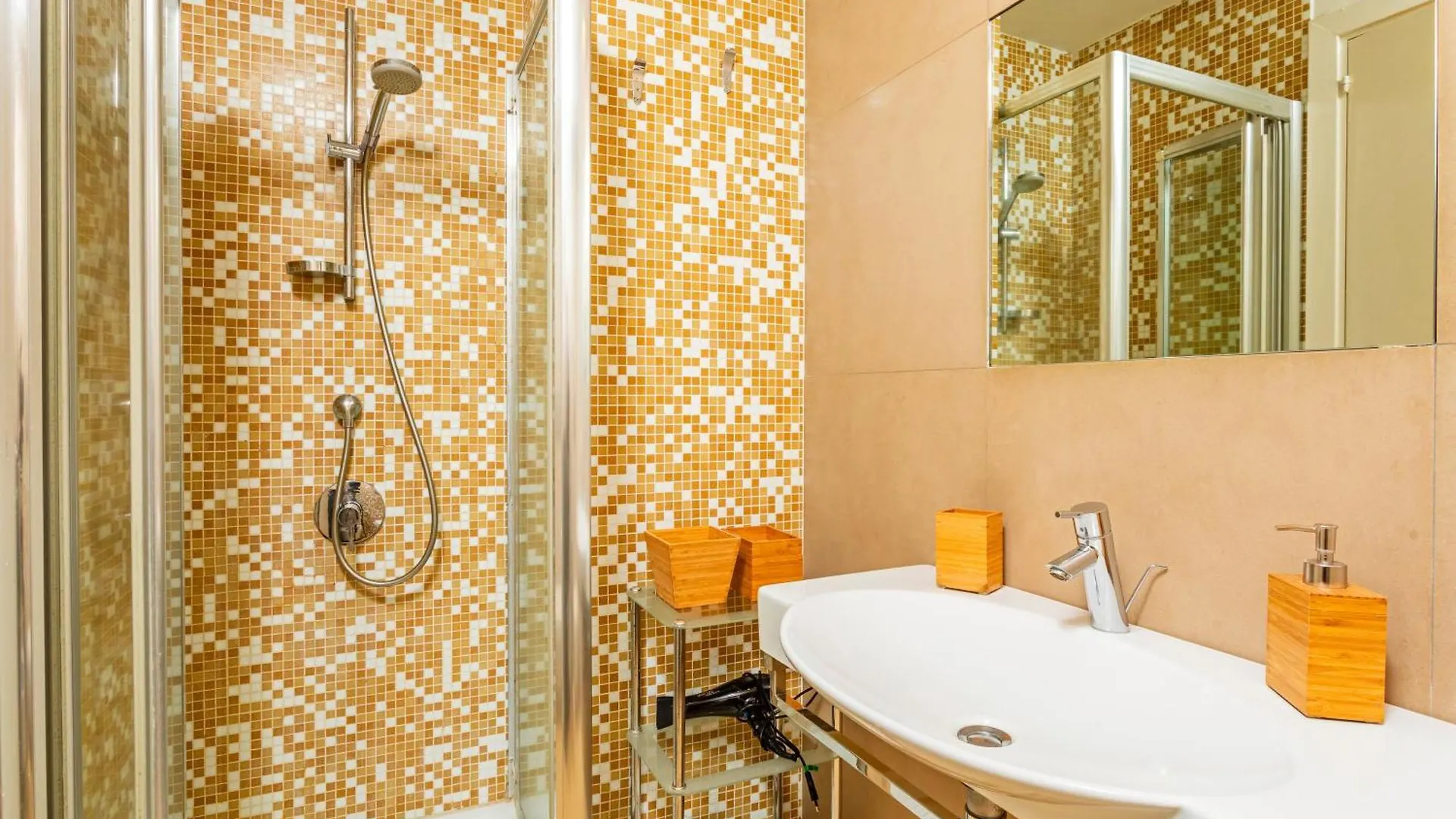 Etnart Gallery House كاتانيا شقة