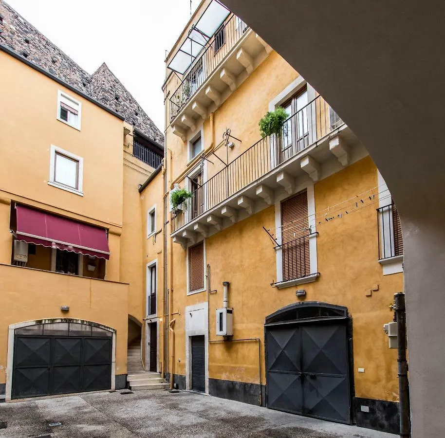 Etnart Gallery House كاتانيا إيطاليا